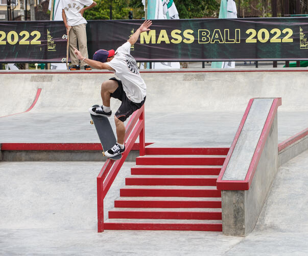 James Noppakorn - FS nosegrind
