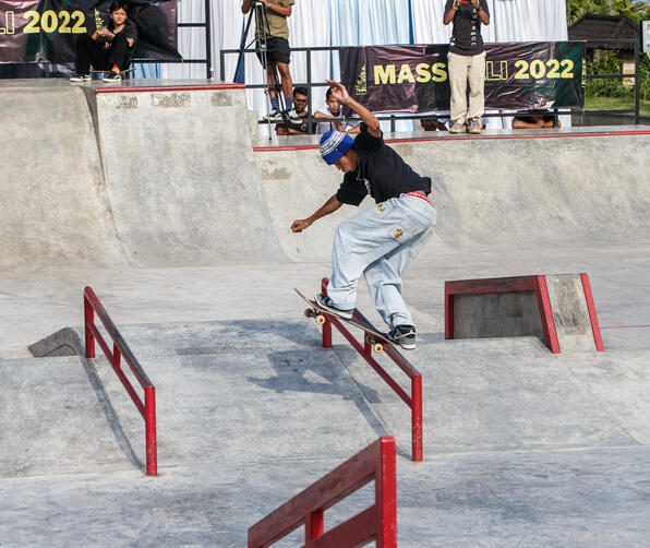 Napat Wijidjarung - Bigspin FS bluntslide