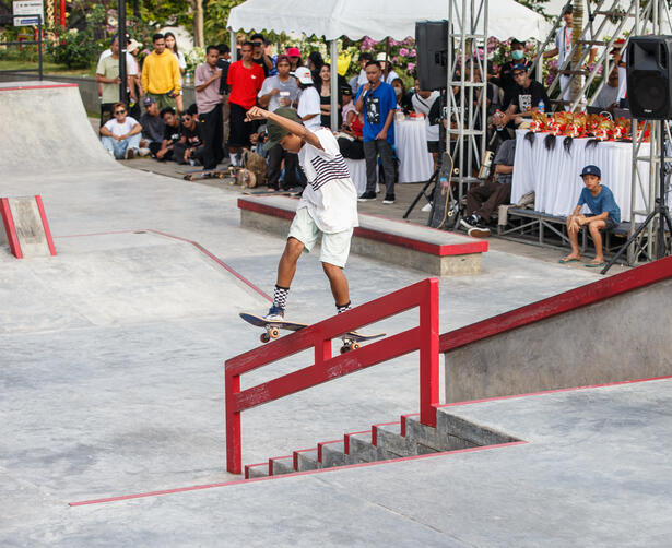 Hafizd Kurniawan - Kickflip FS boardslide
