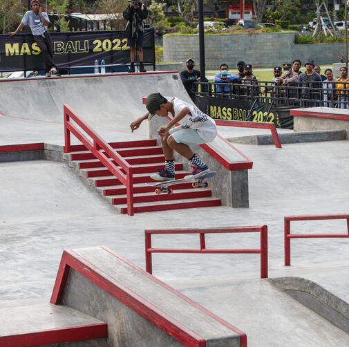 Hafizd Kurniawan - Kickflip FS boardslide