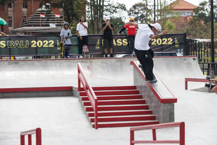 Margielyn Didal - FS nosegrind
