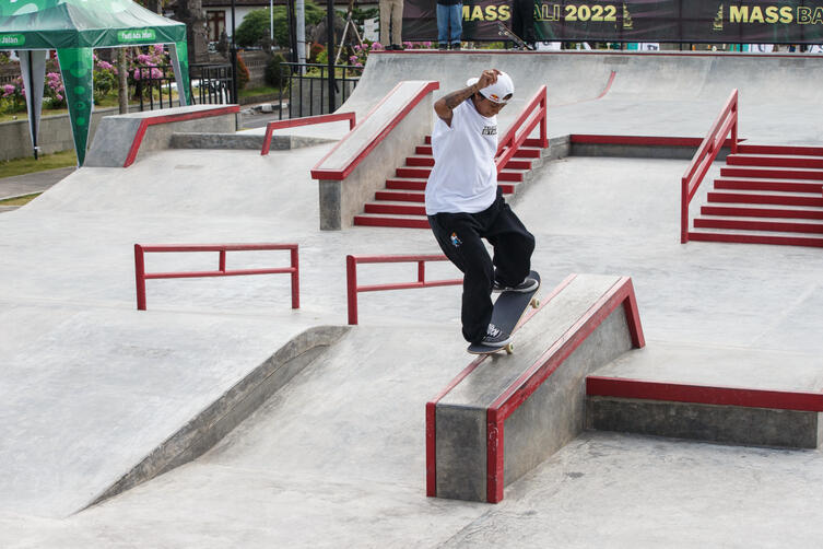 Margielyn Didal - FS nosegrind