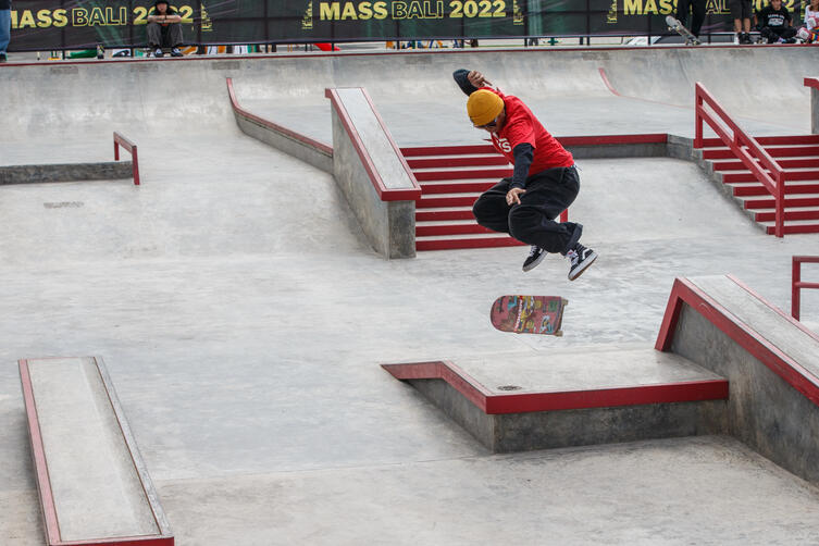 Cindy Lou Serna - Kickflip