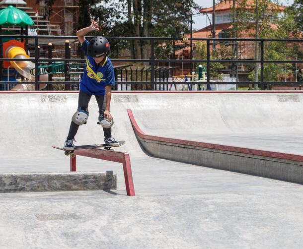 Laetitia Aleeyah - FS boardslide
