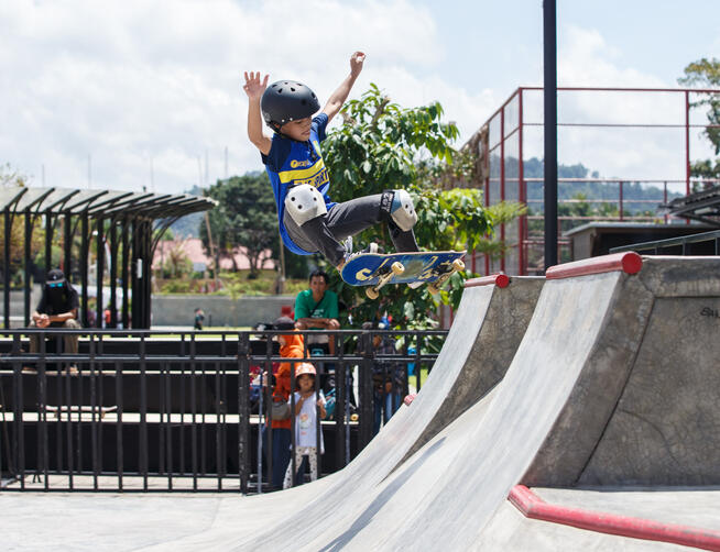 Laetitia Aleeyah - FS ollie
