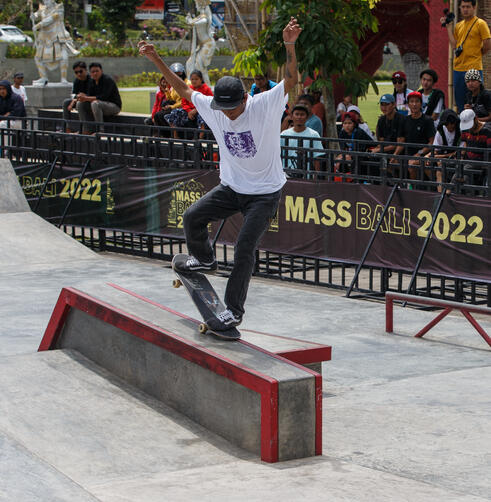 Htet Myant Naing - FS nosegrind