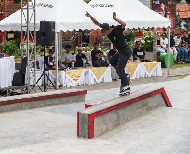 Juvi Keidis - BS crooked grind